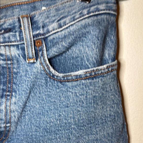 Levi's Wedgie Blue Ankle Cropped Jeans with Vintage Appeal - Picture 5 of 7